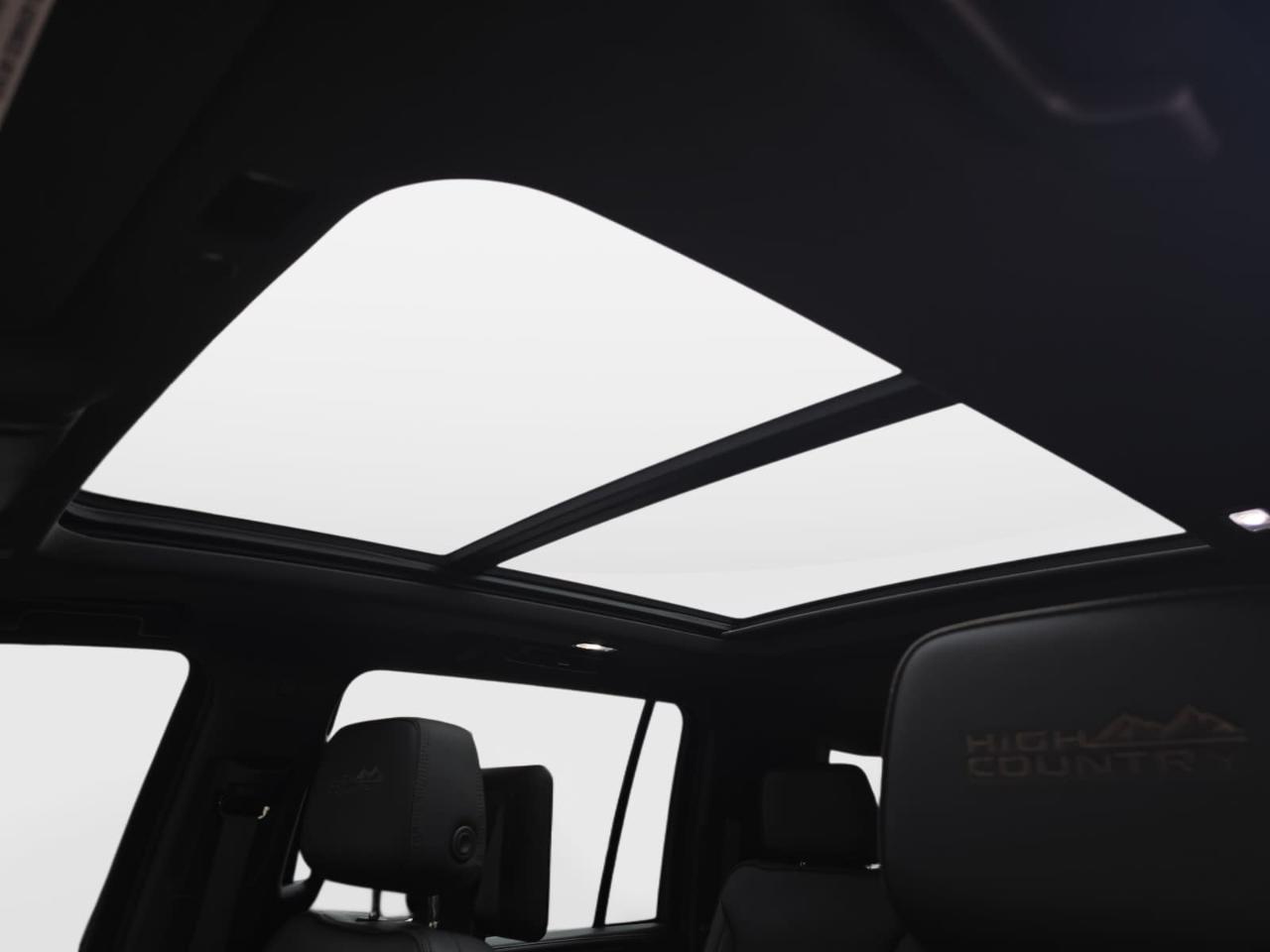 Chevrolet Suburban High Country 4WD 2024