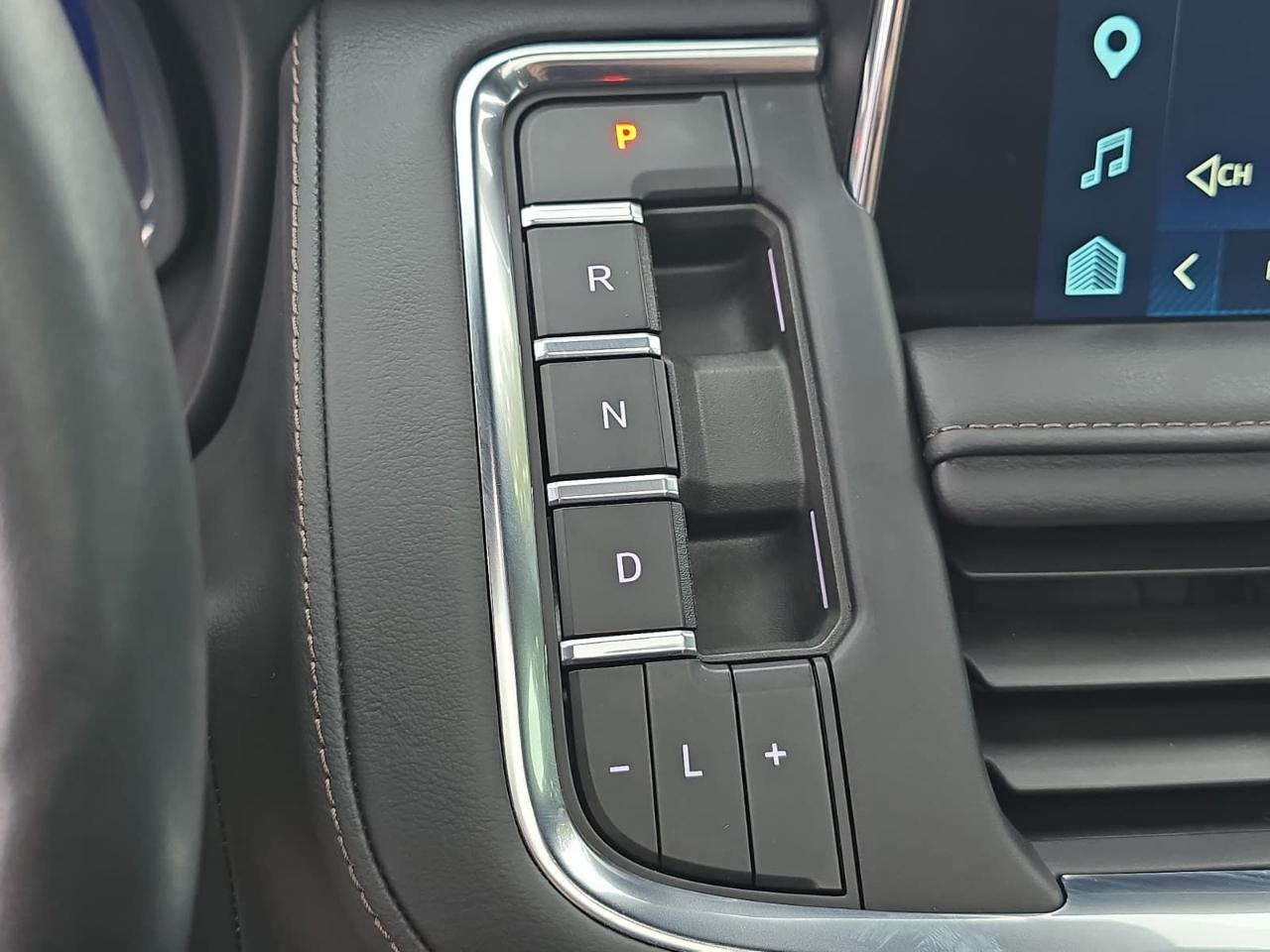 Chevrolet Suburban High Country 4WD 2024