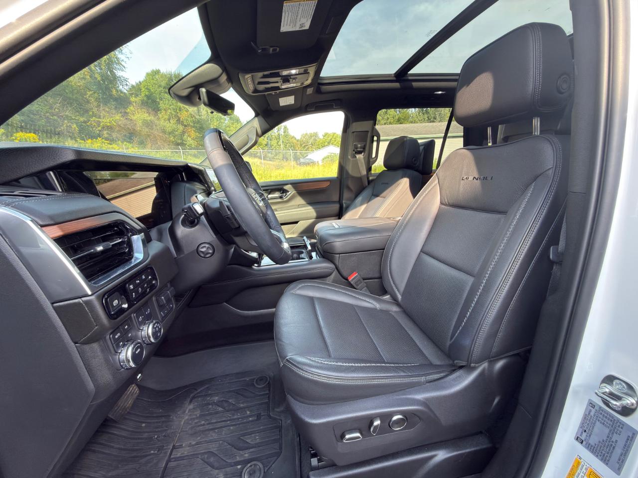 GMC Yukon Denali 4WD 2025