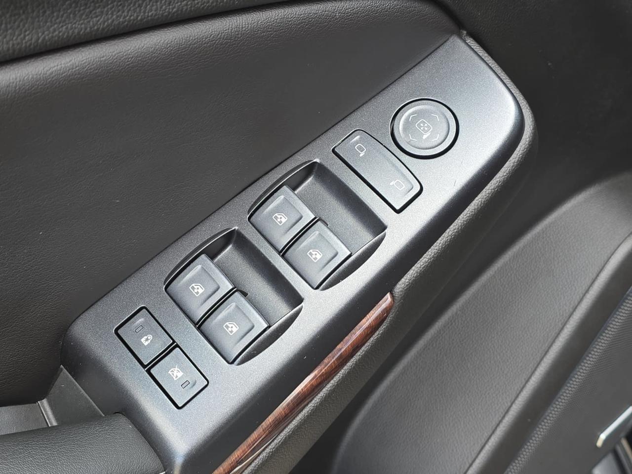 GMC Yukon XL SLE 4WD 2019