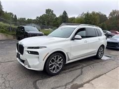 2023 BMW X7 