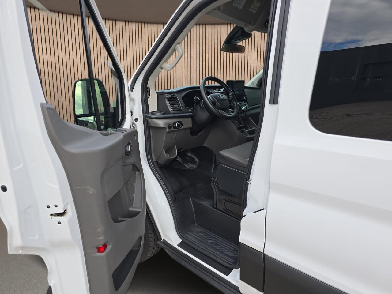 Ford Transit 350 Wagon HD High Roof XLT Sliding Pass. 148 WB EL 2023
