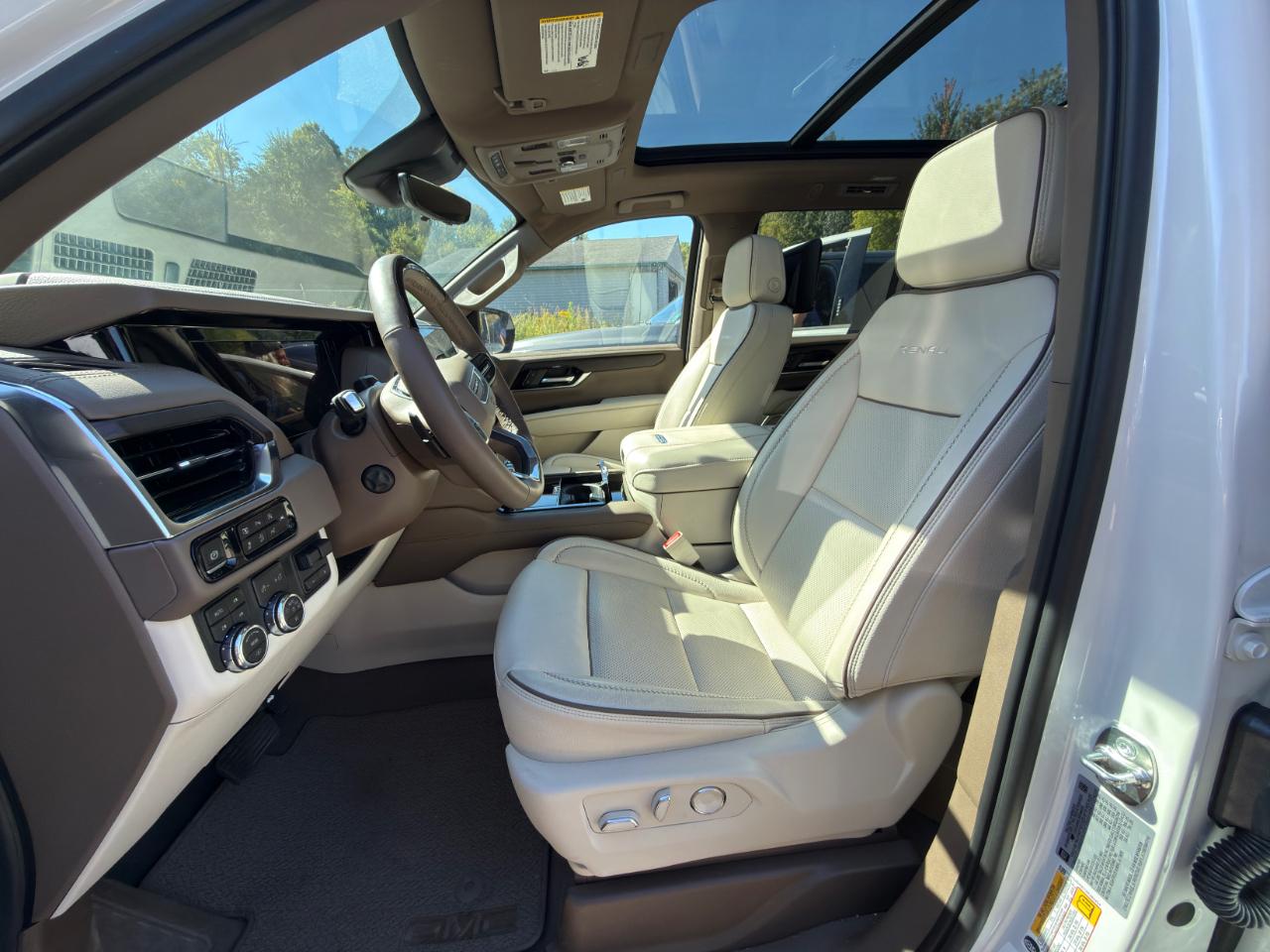 GMC Yukon Denali 4WD 2025