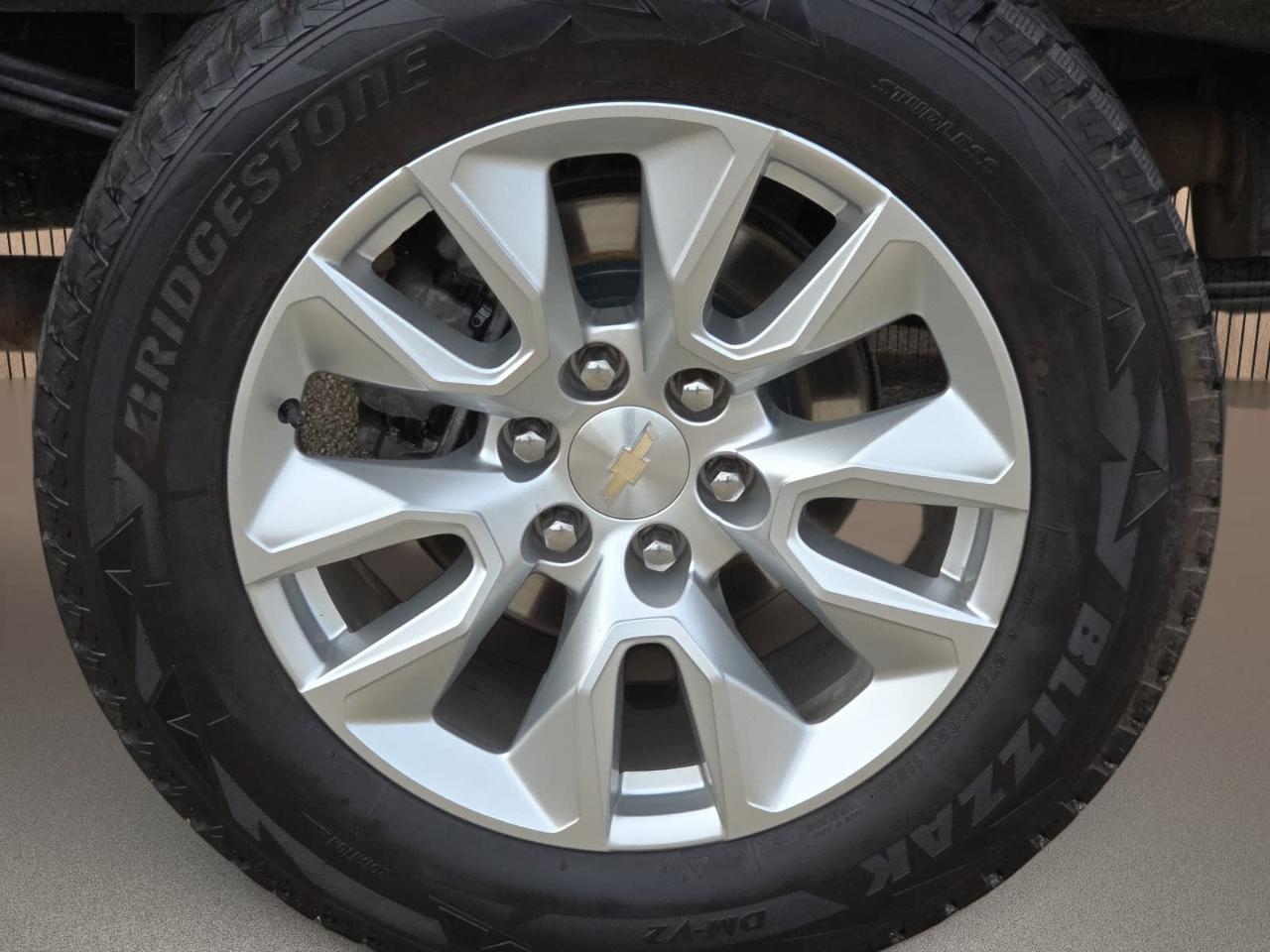 Chevrolet Silverado 1500 Custom Crew Cab 4WD 2023