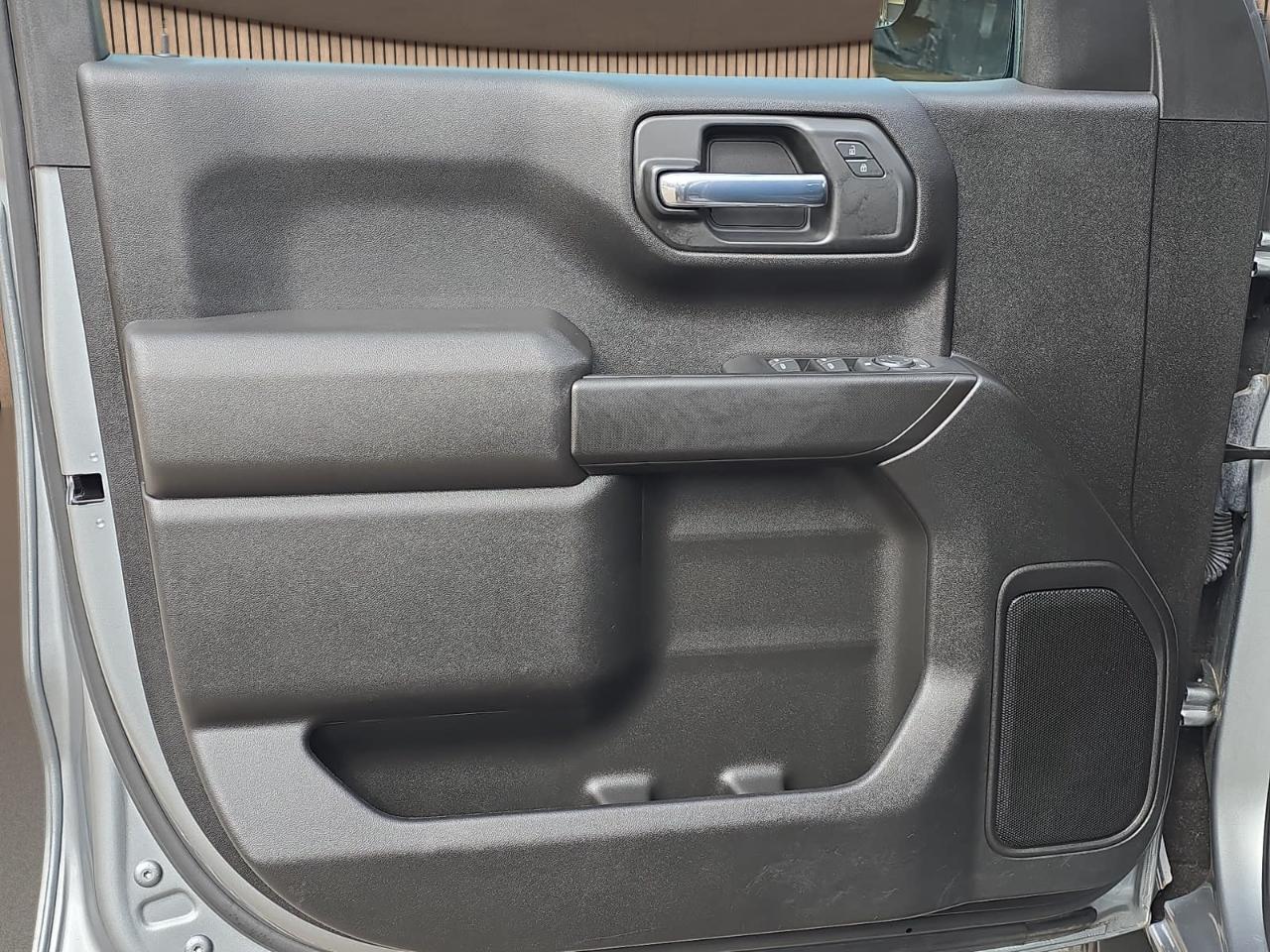 Chevrolet Silverado 1500 Custom Crew Cab 4WD 2023