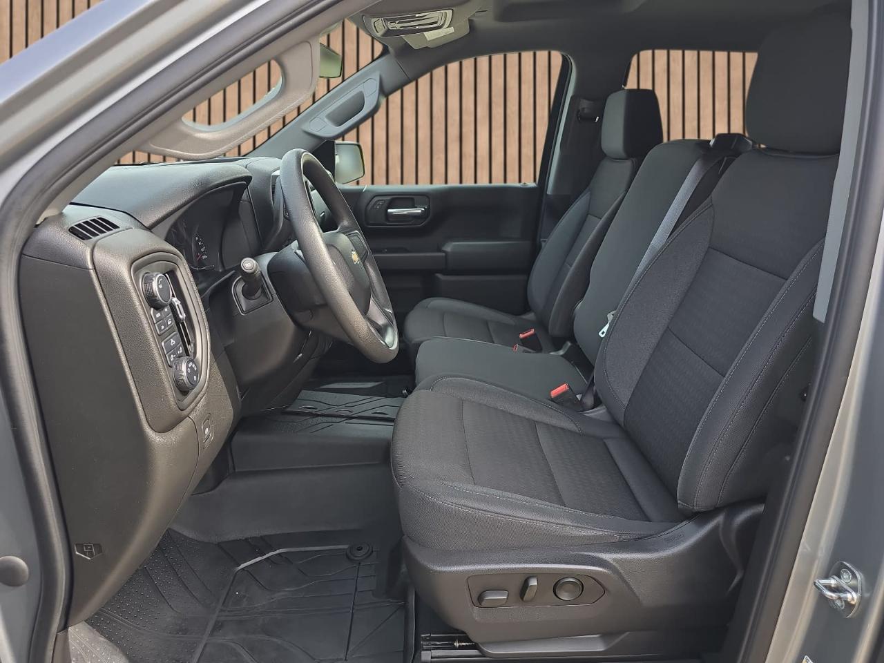 Chevrolet Silverado 1500 Custom Crew Cab 4WD 2023