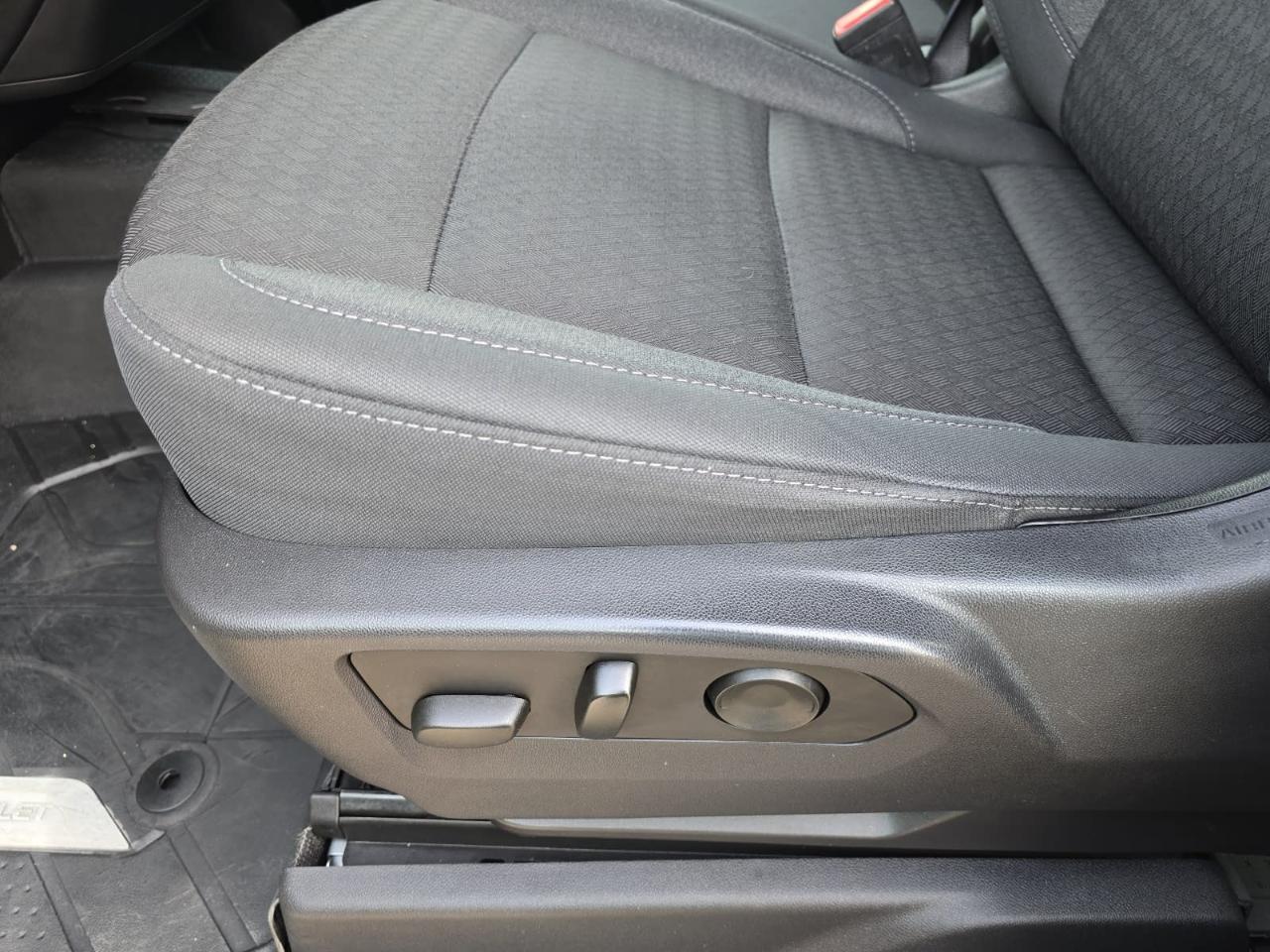 Chevrolet Silverado 1500 Custom Crew Cab 4WD 2023