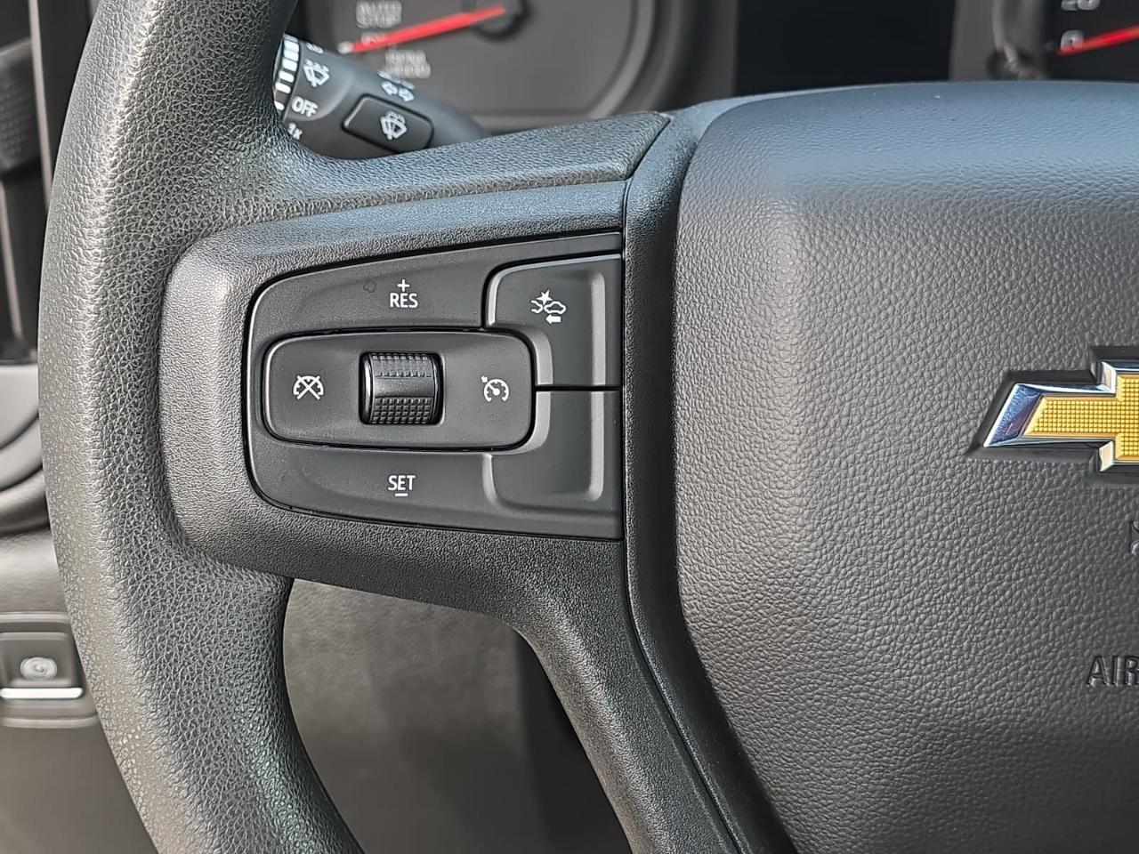 Chevrolet Silverado 1500 Custom Crew Cab 4WD 2023