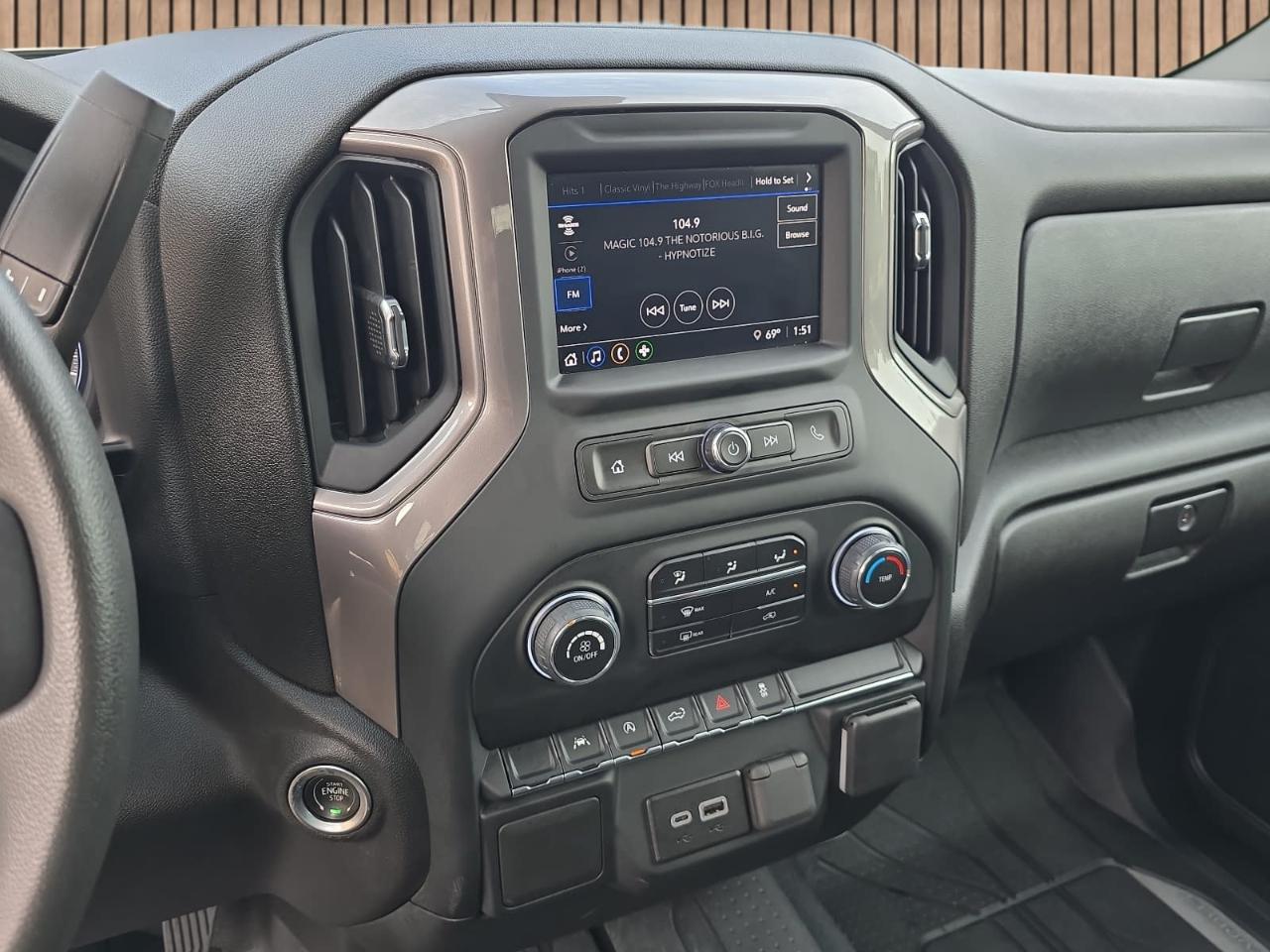 Chevrolet Silverado 1500 Custom Crew Cab 4WD 2023