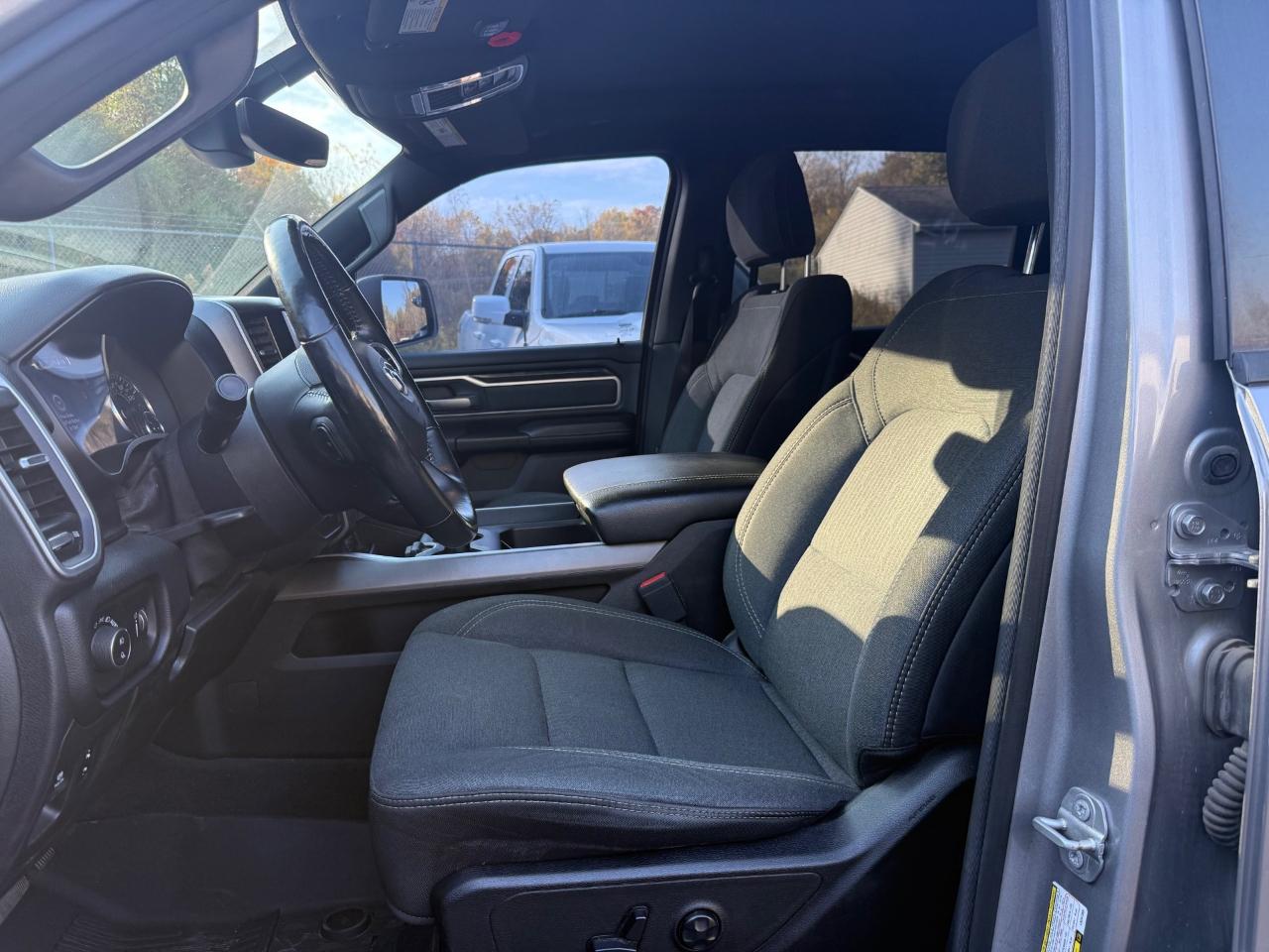 RAM 1500 Big Horn Crew Cab 4WD 2020