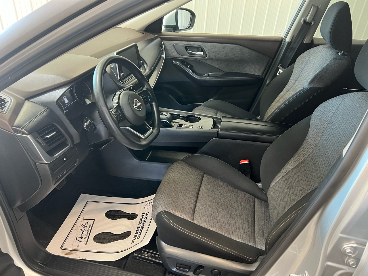 2023 Nissan Rogue SV photo 8