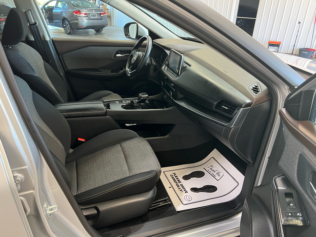 2023 Nissan Rogue SV photo 12