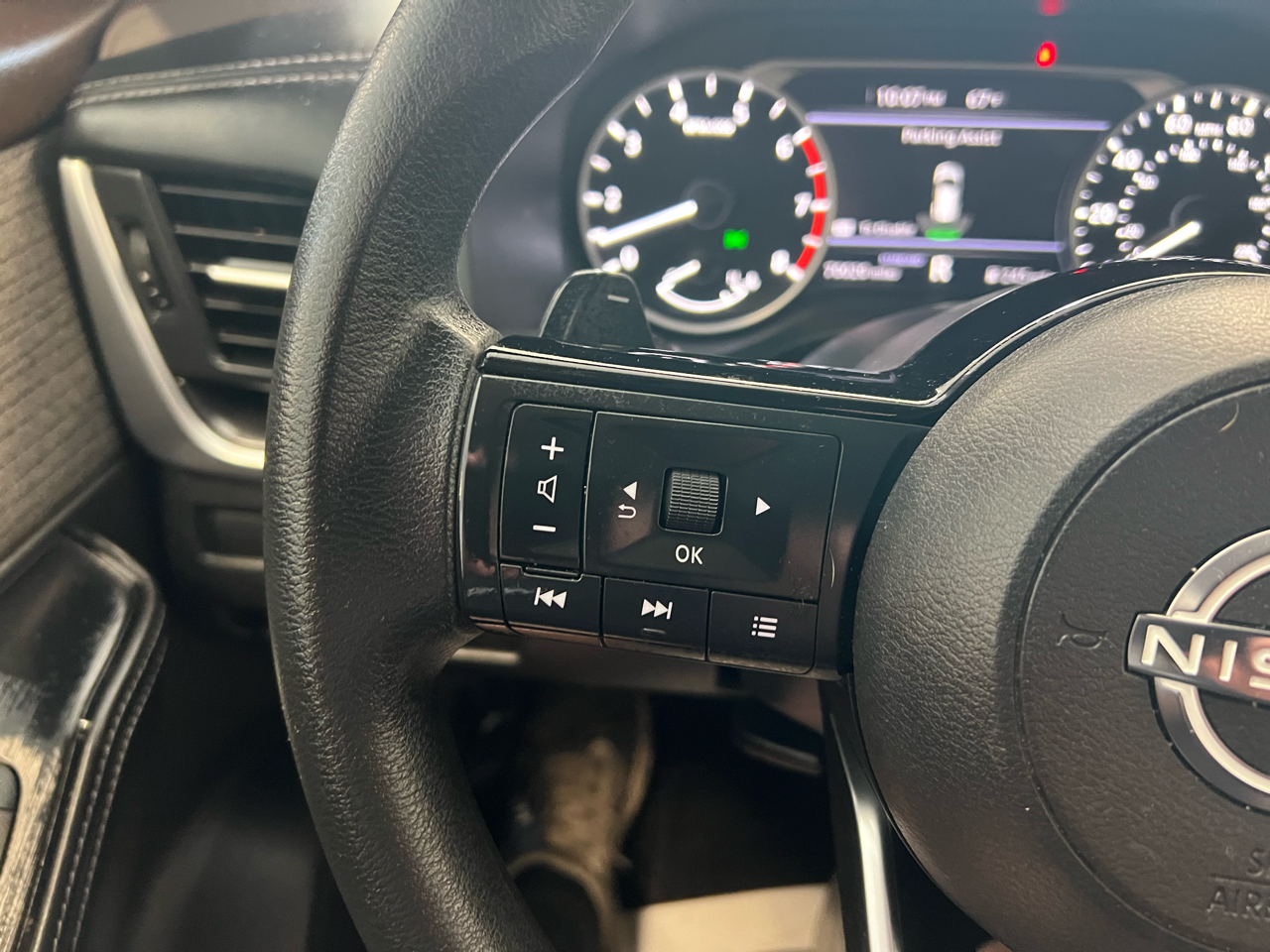 2023 Nissan Rogue SV photo 22
