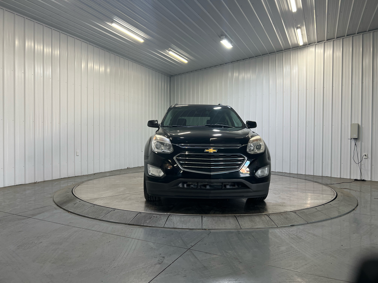 2017 Chevrolet Equinox LT photo 2