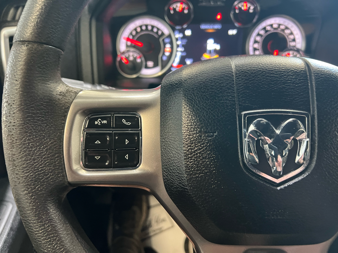 2022 Ram 1500 Classic Warlock photo 20