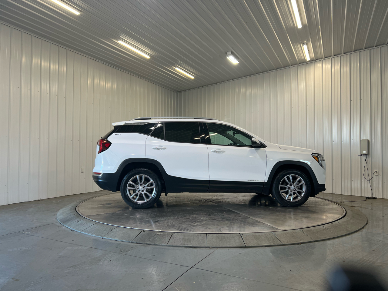 2024 Gmc Terrain SLT photo 2