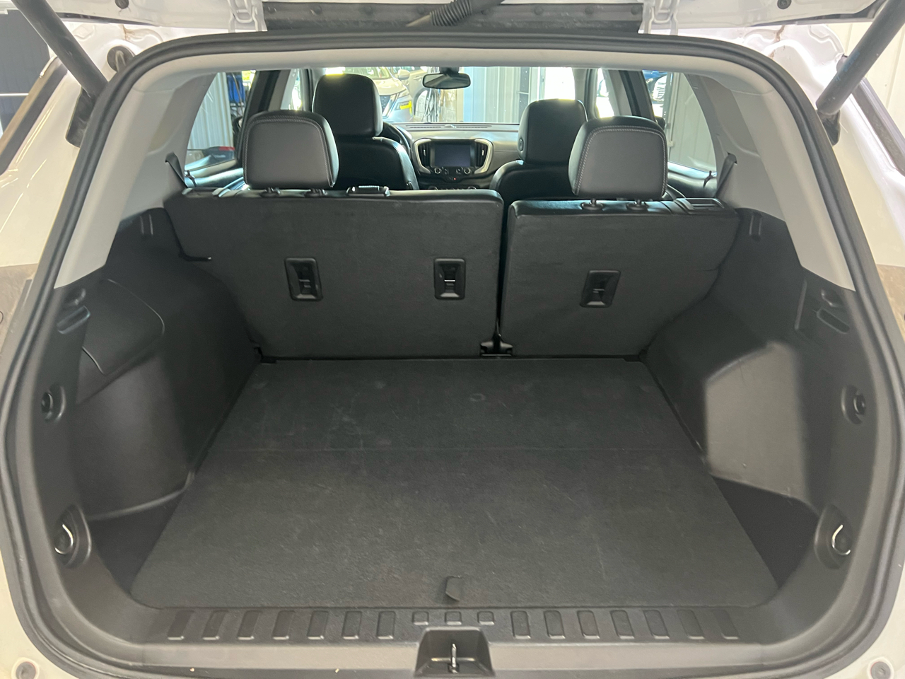 2024 Gmc Terrain SLT photo 9