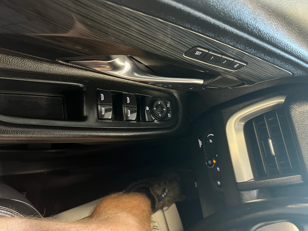 2024 Gmc Terrain SLT photo 16