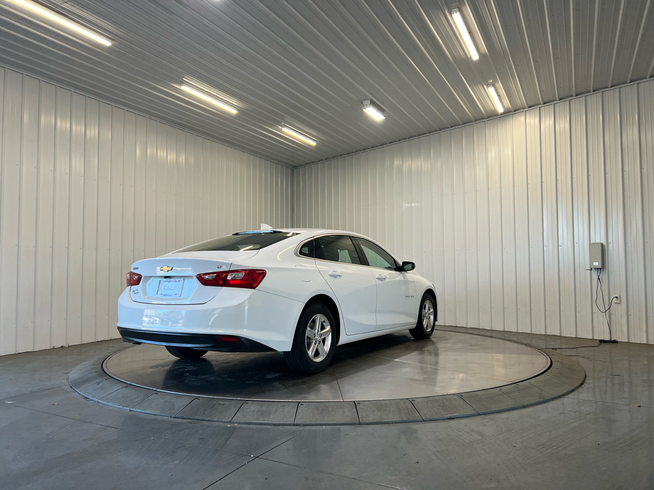 2023 Chevrolet Malibu 1LT photo 2