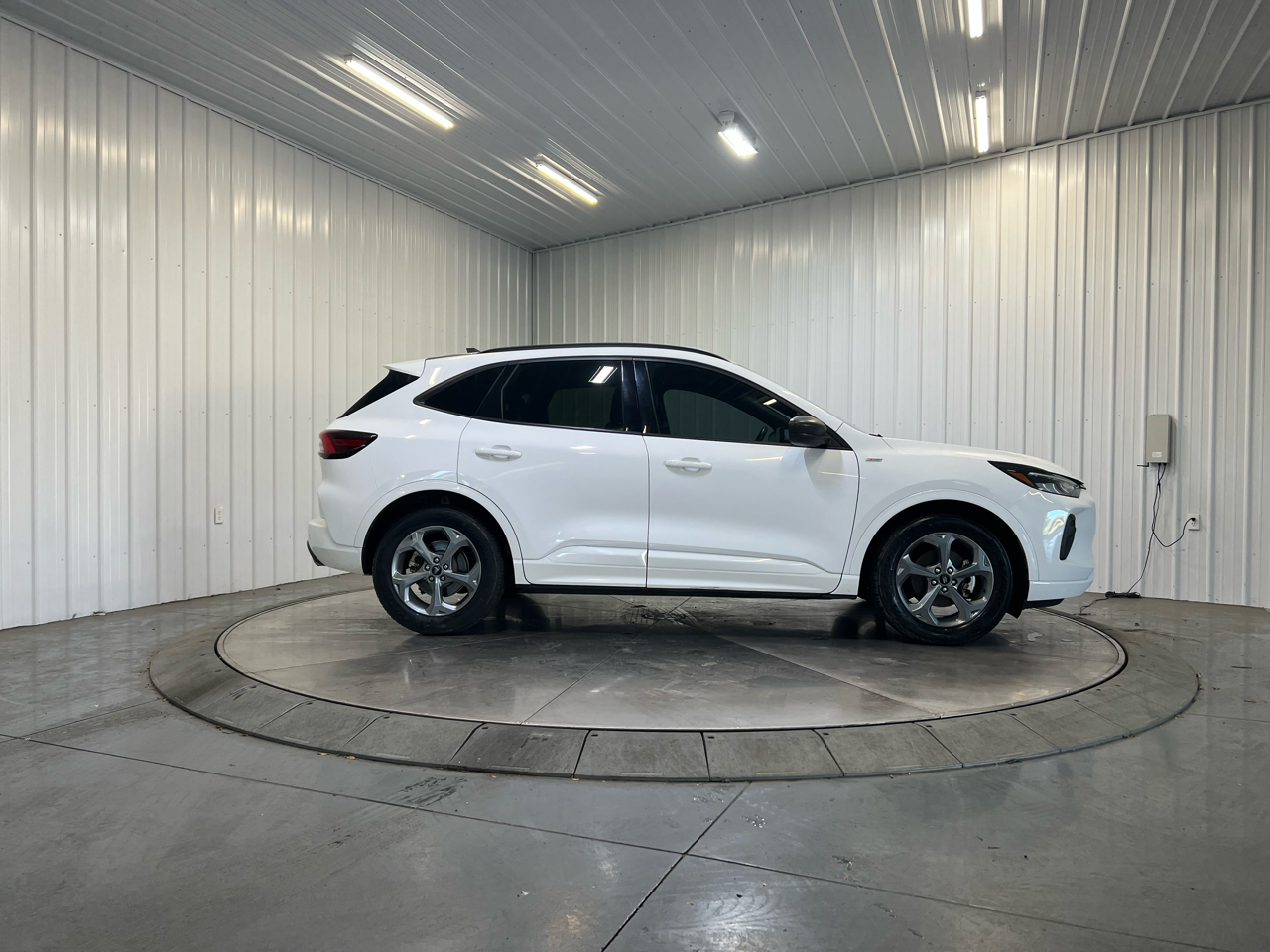 2023 Ford Escape ST-Line photo 2