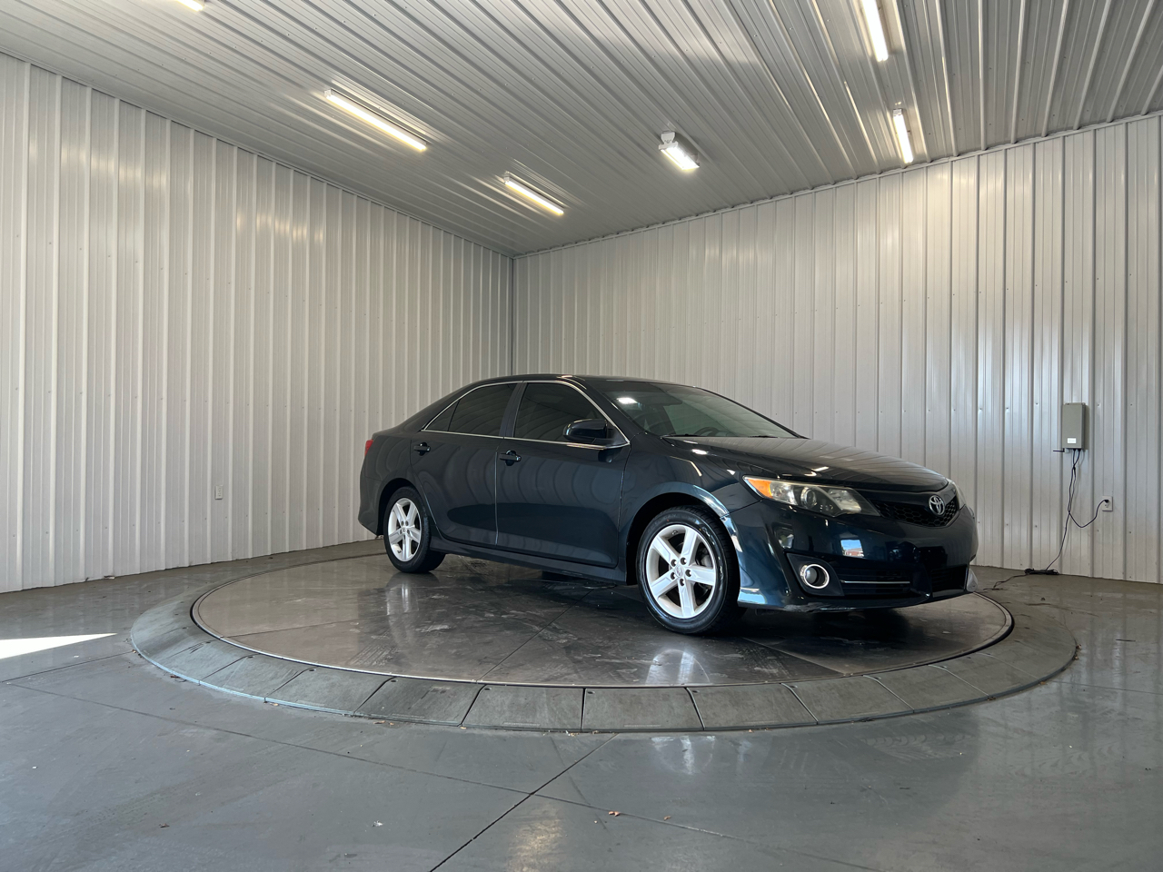 2012 Toyota Camry SE photo 2