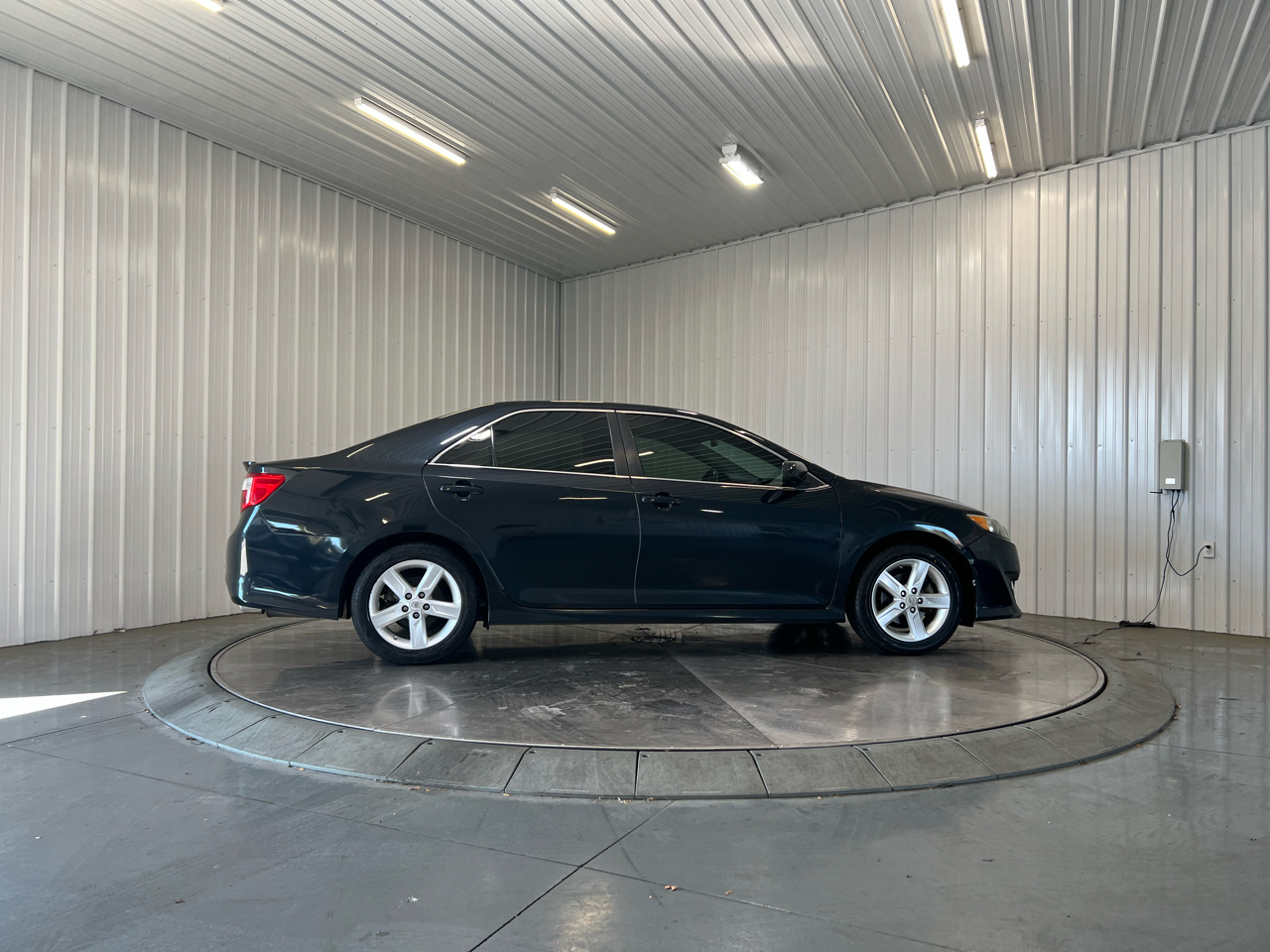 2012 Toyota Camry SE photo 3