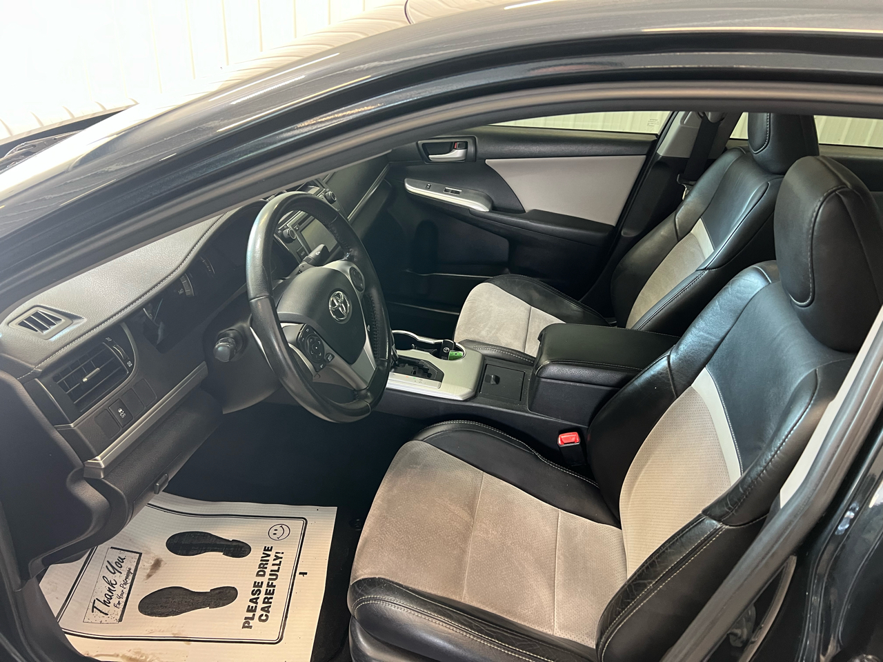 2012 Toyota Camry SE photo 8