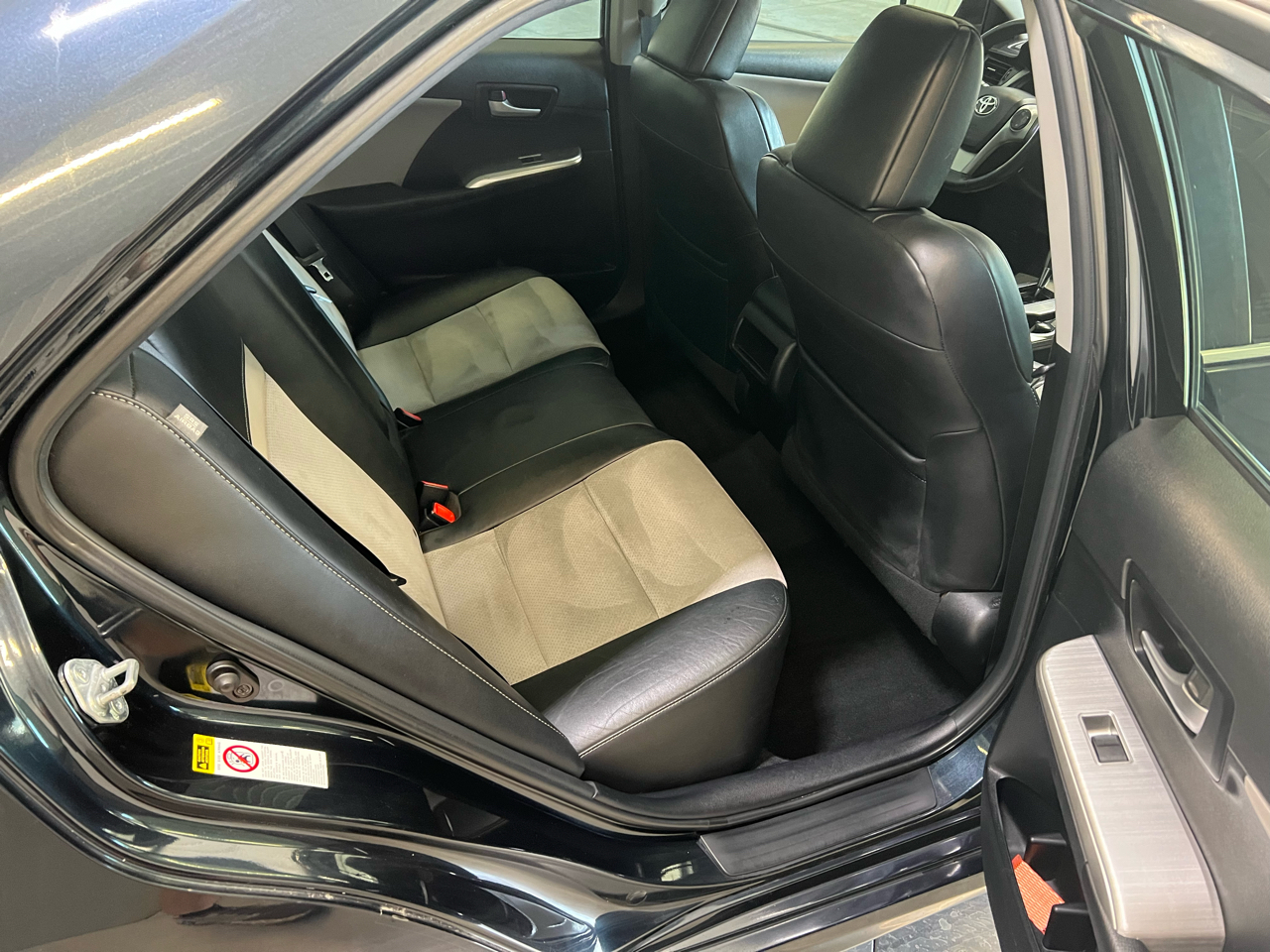 2012 Toyota Camry SE photo 11