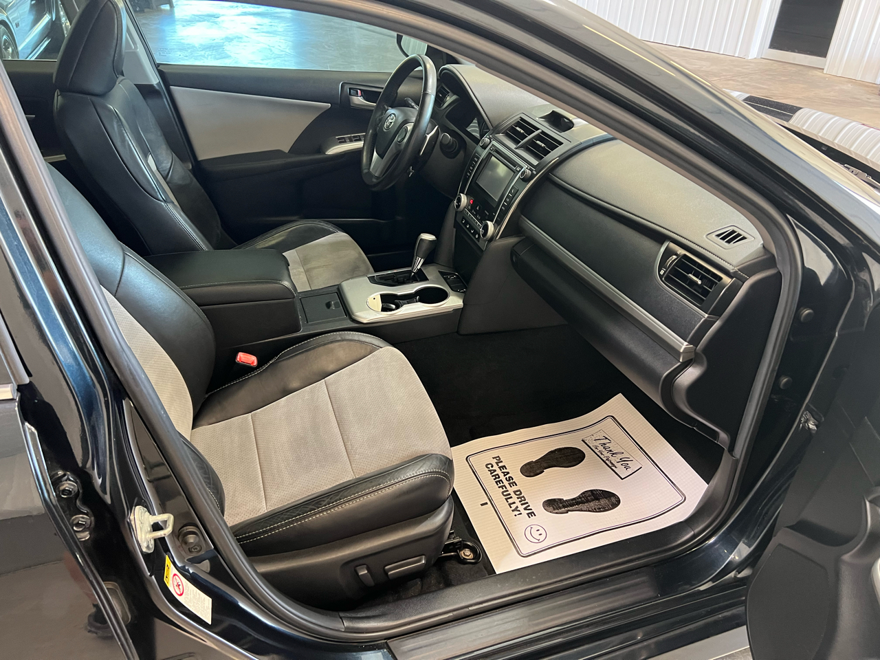 2012 Toyota Camry SE photo 12
