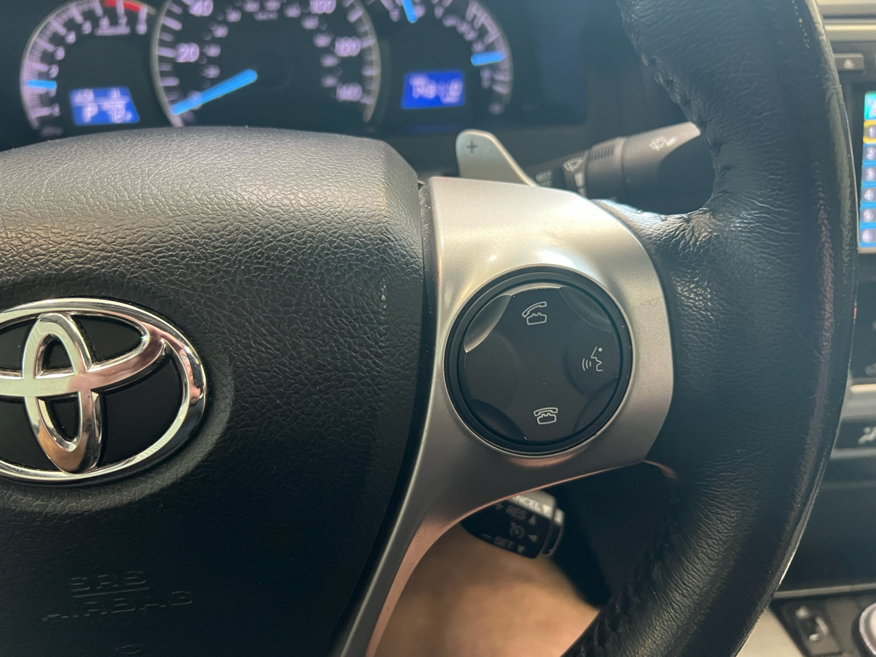 2012 Toyota Camry SE photo 23