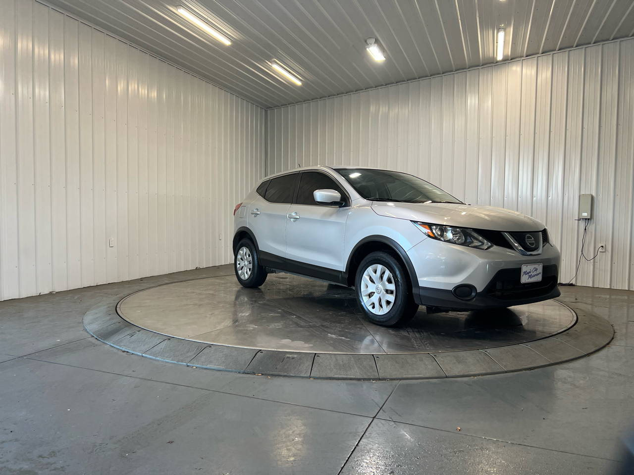 2019 Nissan Rogue Sport S photo 2