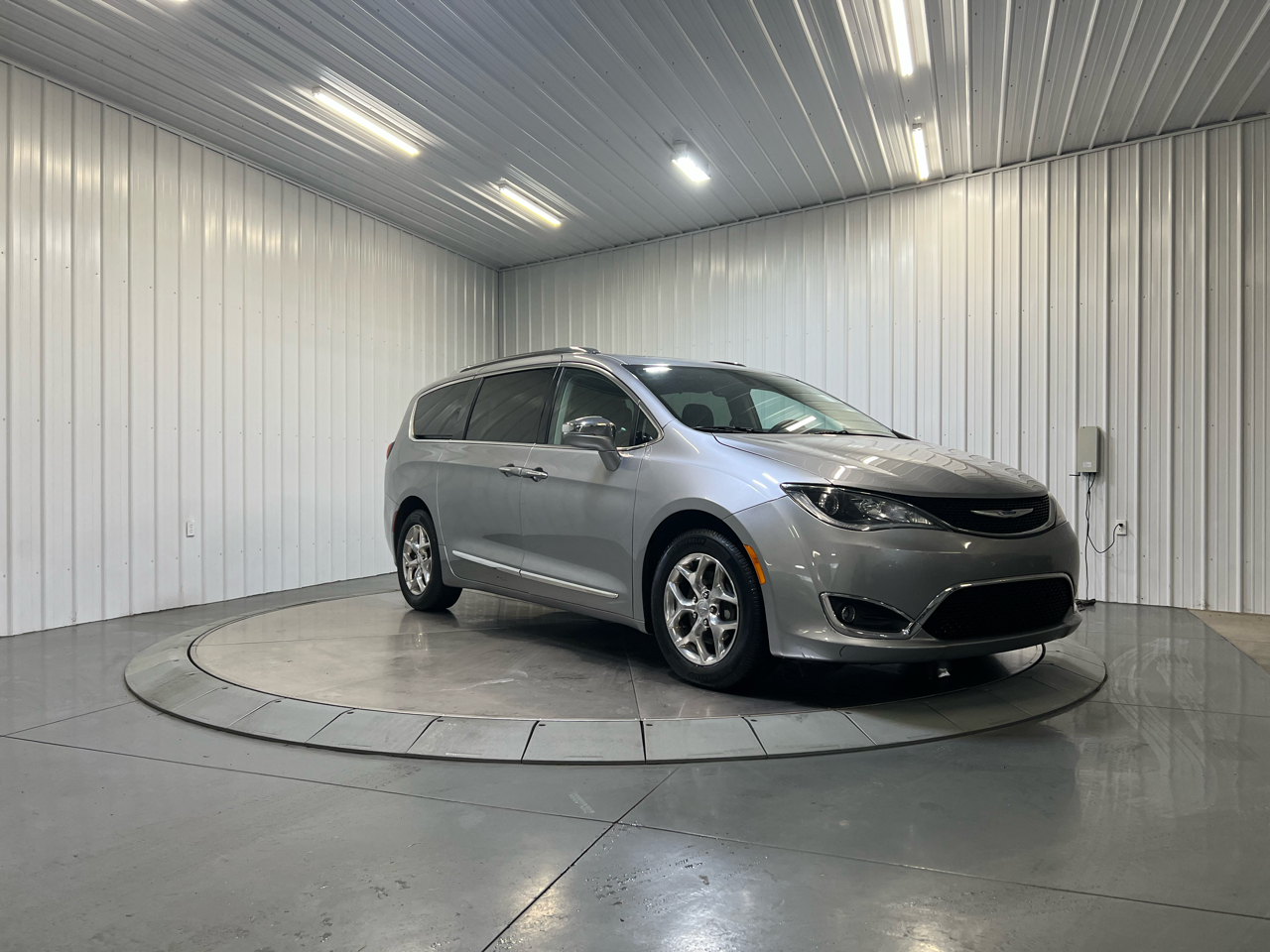 2020 Chrysler Pacifica Limited photo 2