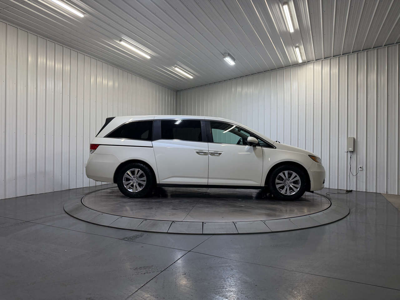 2016 Honda Odyssey EX-L photo 2