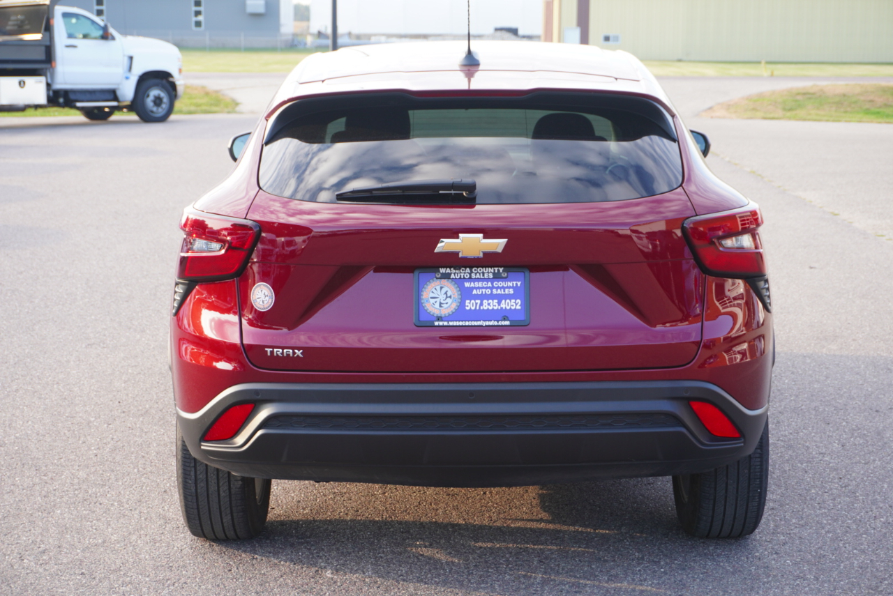 2024 Chevrolet Trax LS photo 3
