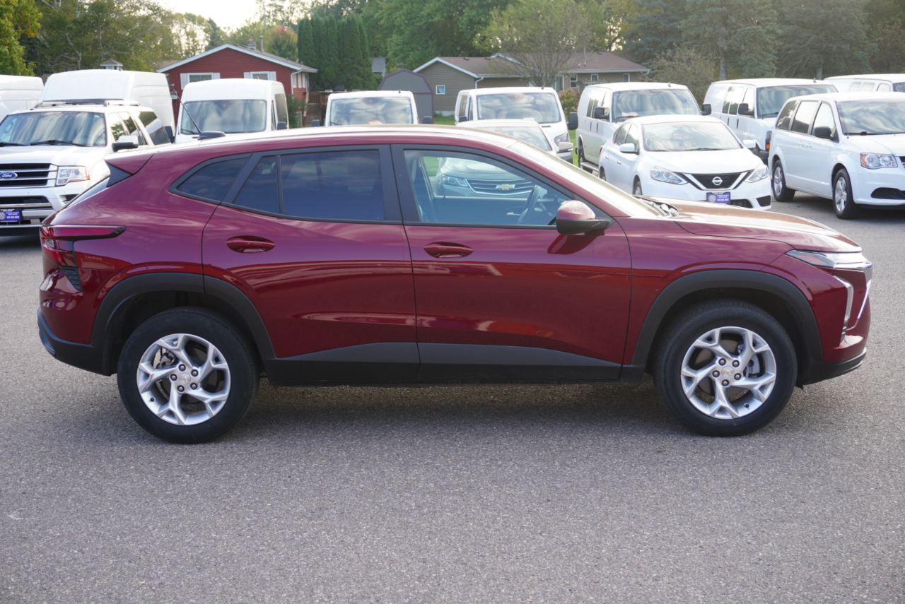 2024 Chevrolet Trax LS photo 5