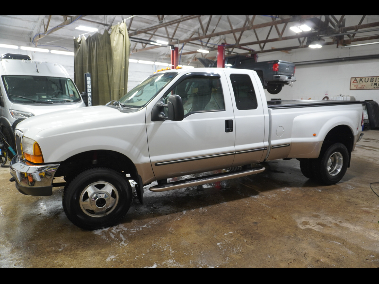 1999 Ford F-350 SD XL SuperCab 4WD DRW