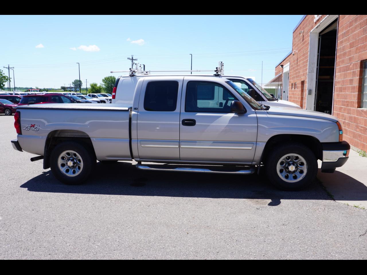 2005 Chevrolet Silverado 1500 LS Ext. Cab Long Bed 4WD