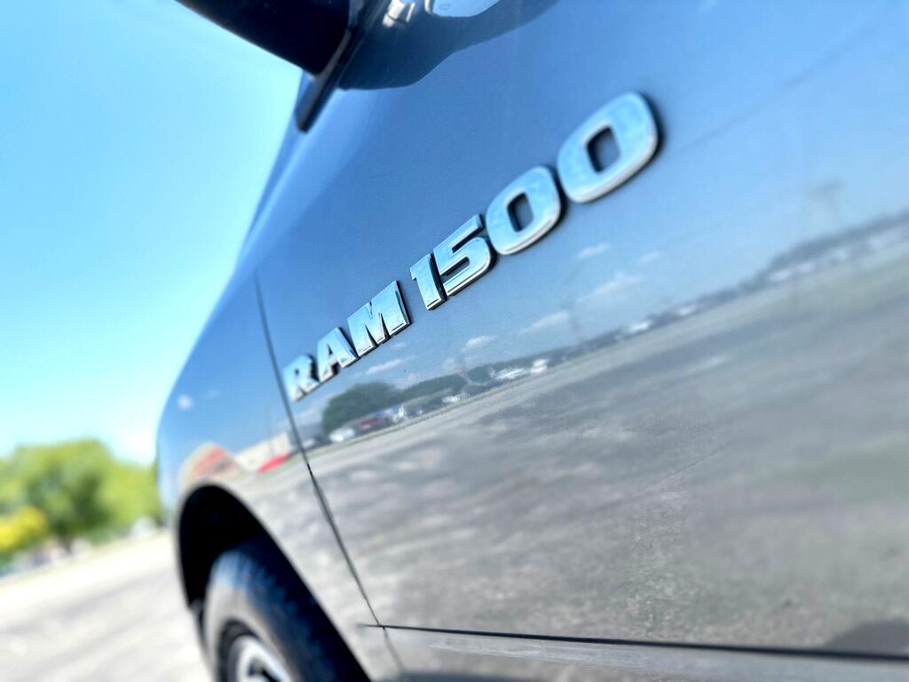 RAM 1500 ST Quad Cab 4WD 2011 RAM 1500 ST Quad Cab 4WD 2011
