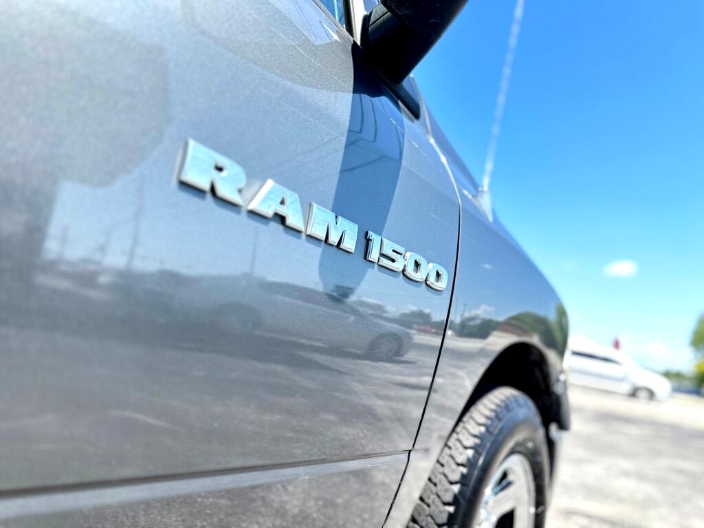 RAM 1500 ST Quad Cab 4WD 2011 RAM 1500 ST Quad Cab 4WD 2011