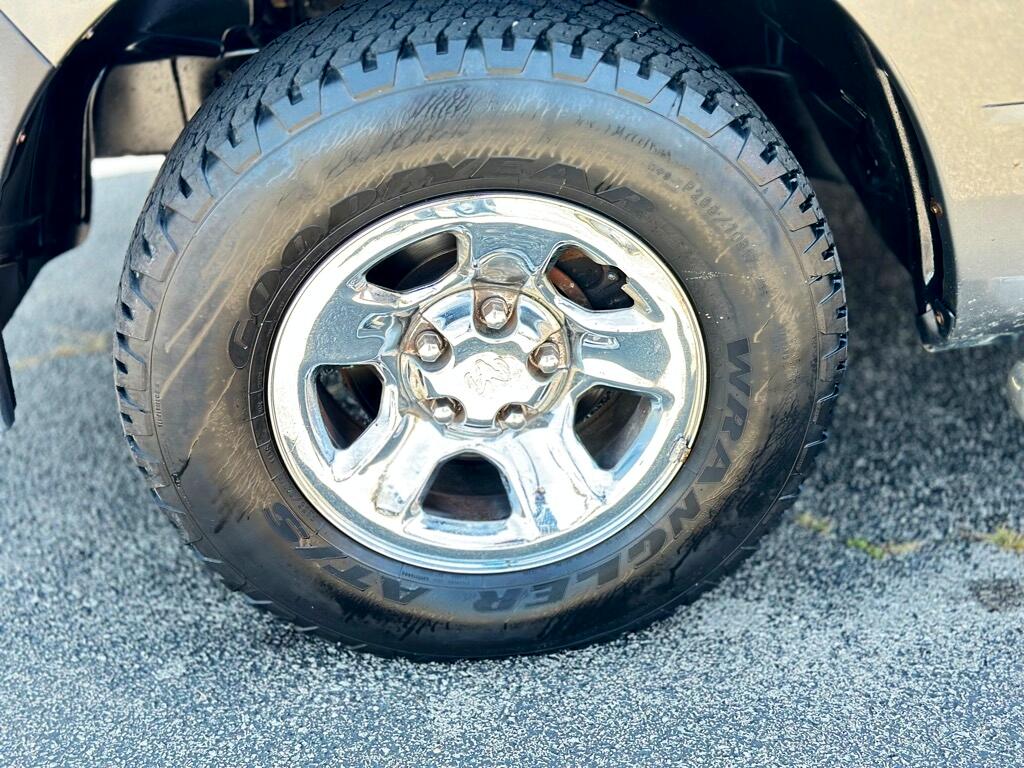 RAM 1500 ST Quad Cab 4WD 2011 RAM 1500 ST Quad Cab 4WD 2011