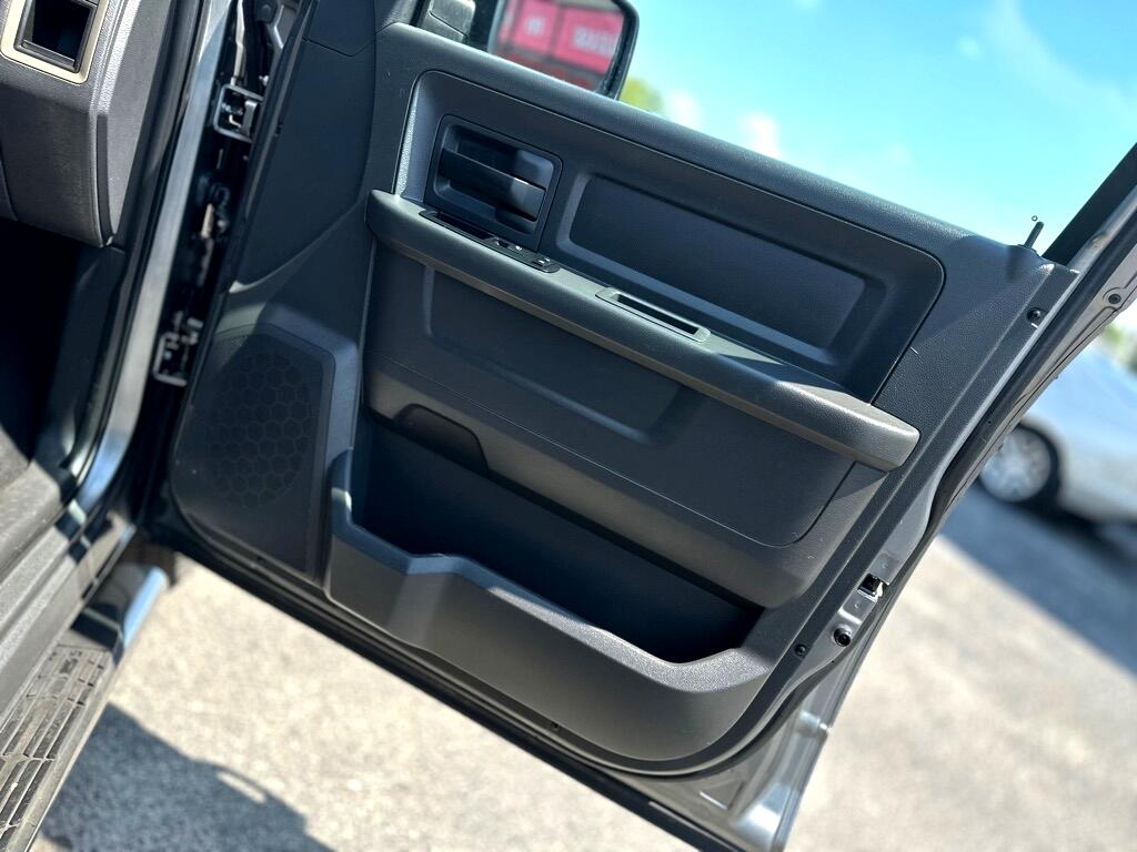 RAM 1500 ST Quad Cab 4WD 2011 RAM 1500 ST Quad Cab 4WD 2011