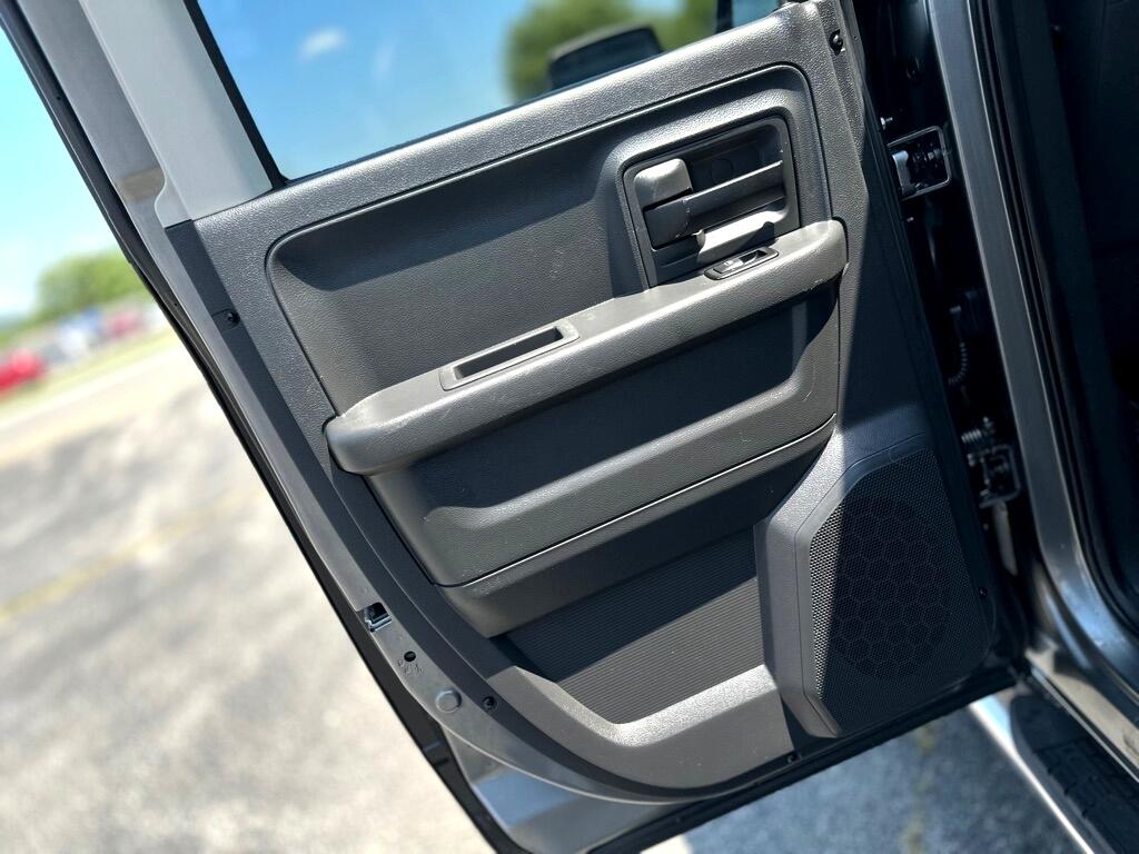 RAM 1500 ST Quad Cab 4WD 2011 RAM 1500 ST Quad Cab 4WD 2011