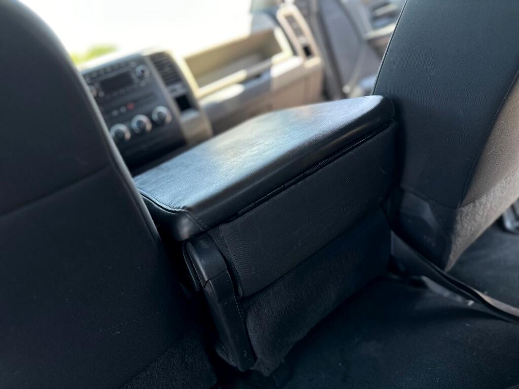 RAM 1500 ST Quad Cab 4WD 2011 RAM 1500 ST Quad Cab 4WD 2011