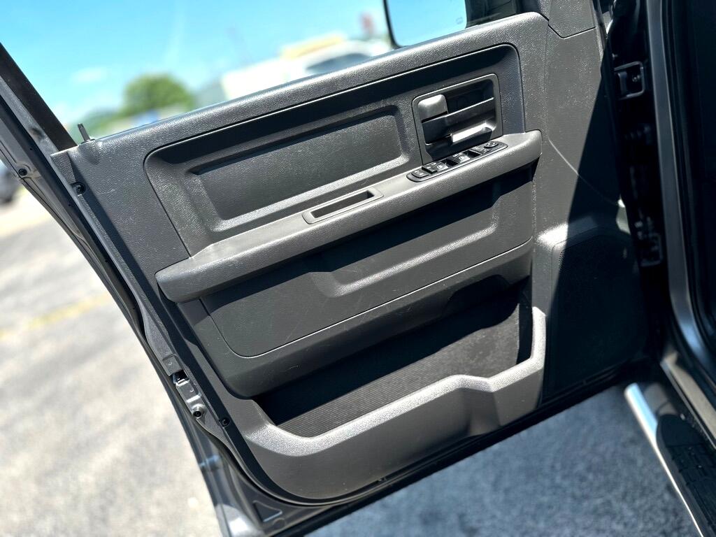 RAM 1500 ST Quad Cab 4WD 2011 RAM 1500 ST Quad Cab 4WD 2011