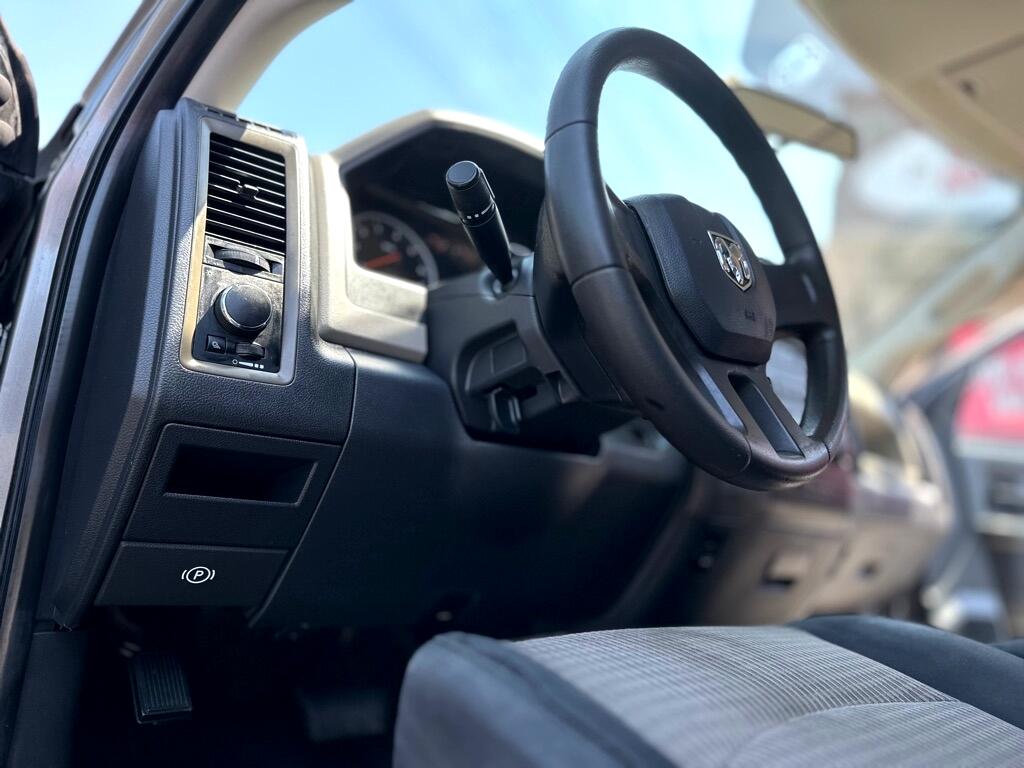 RAM 1500 ST Quad Cab 4WD 2011 RAM 1500 ST Quad Cab 4WD 2011