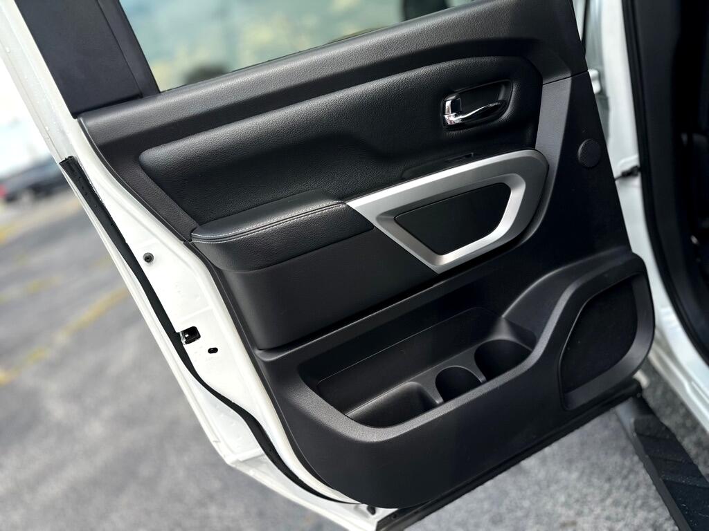 Nissan Titan S Crew Cab 4WD 2017 Nissan Titan S Crew Cab 4WD 2017