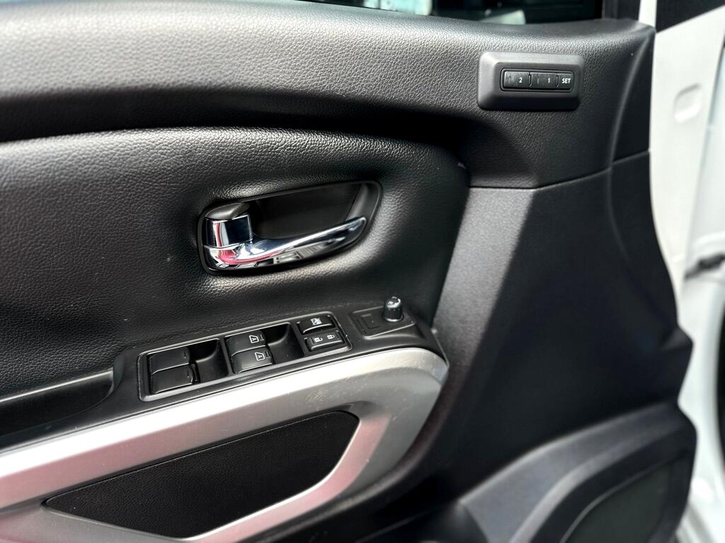 Nissan Titan S Crew Cab 4WD 2017 Nissan Titan S Crew Cab 4WD 2017