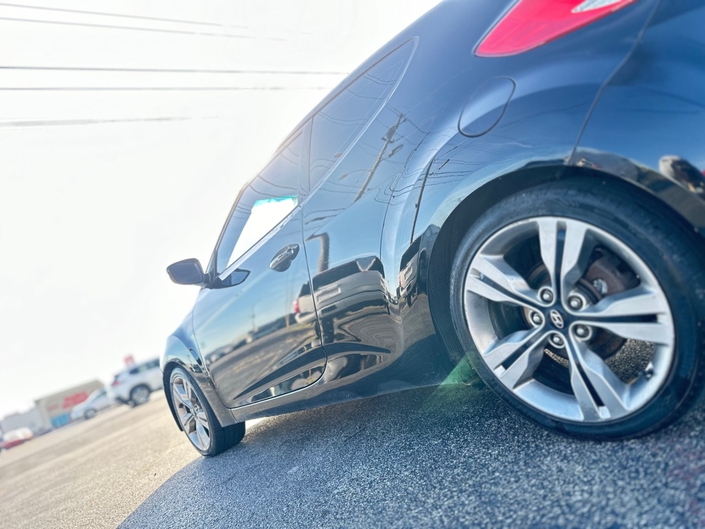 Hyundai Veloster Base 2012
