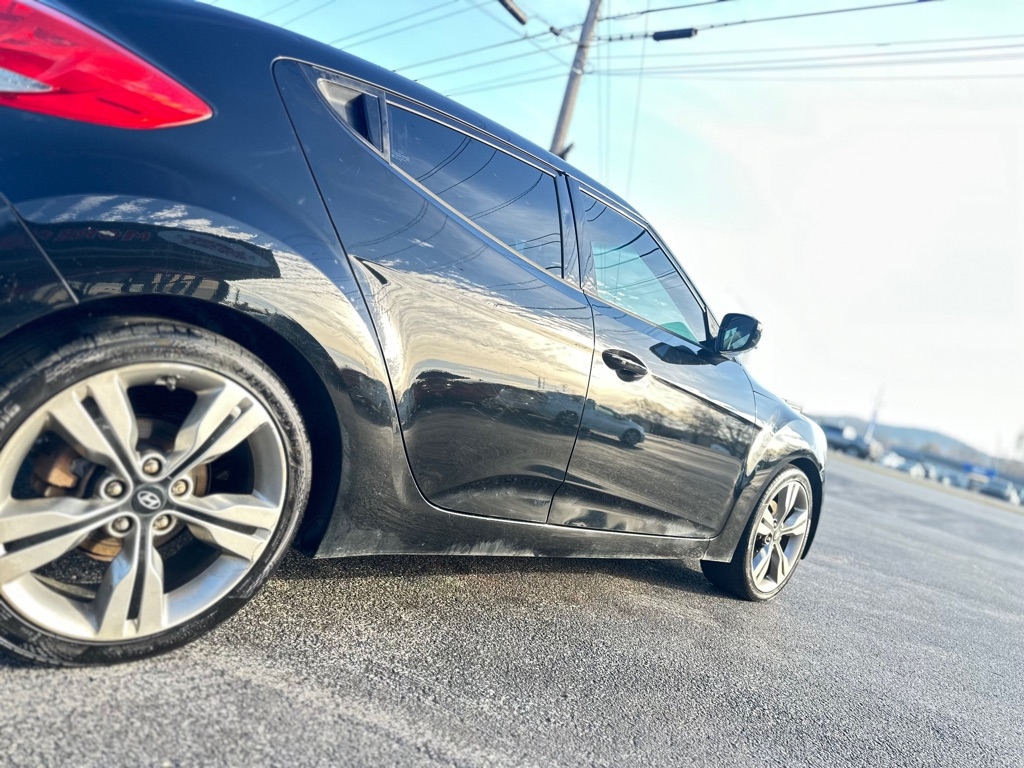 Hyundai Veloster Base 2012
