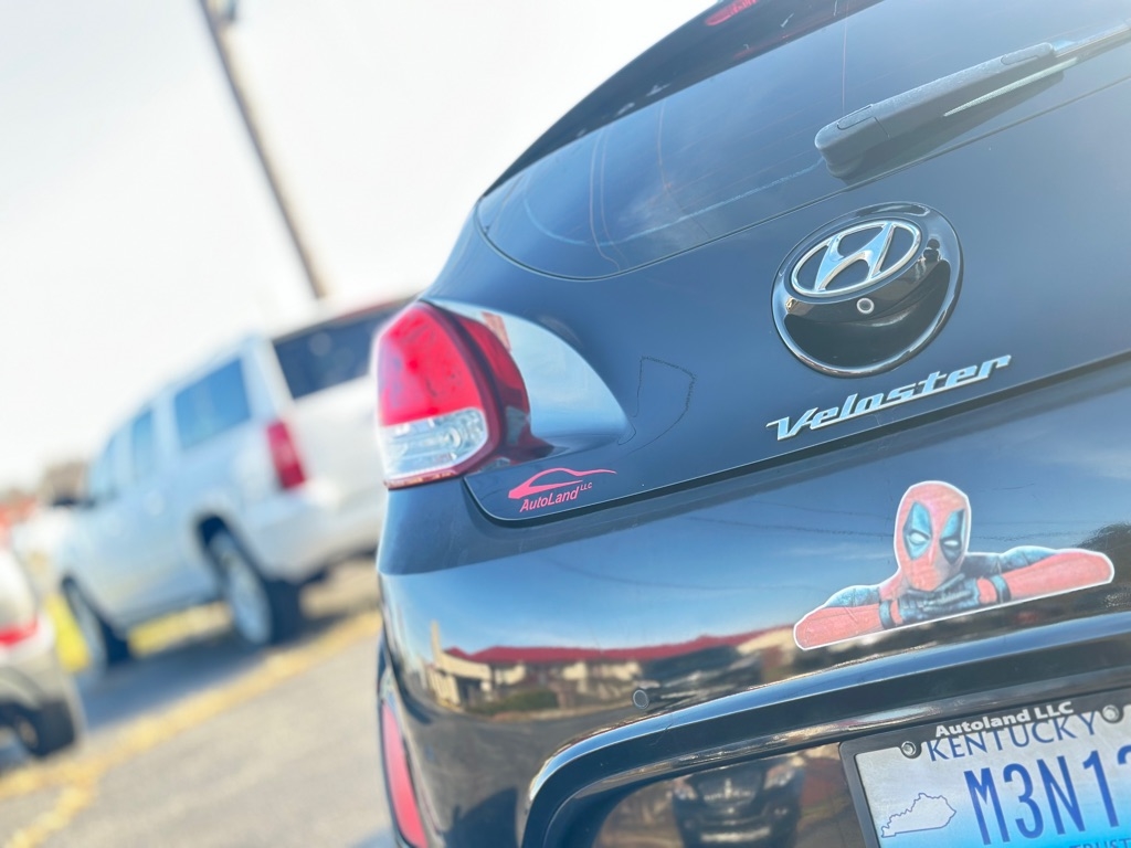 Hyundai Veloster Base 2012